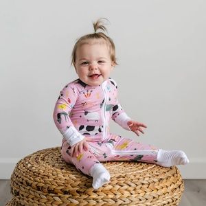 Little Sleepies zippies size 2T in pink farm animals